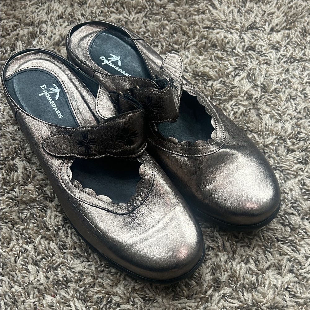 Dromedaris Metallic Mary Jane Clogs Sz 40 US 9.5-10